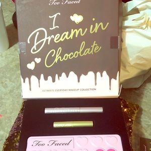 Too faced set